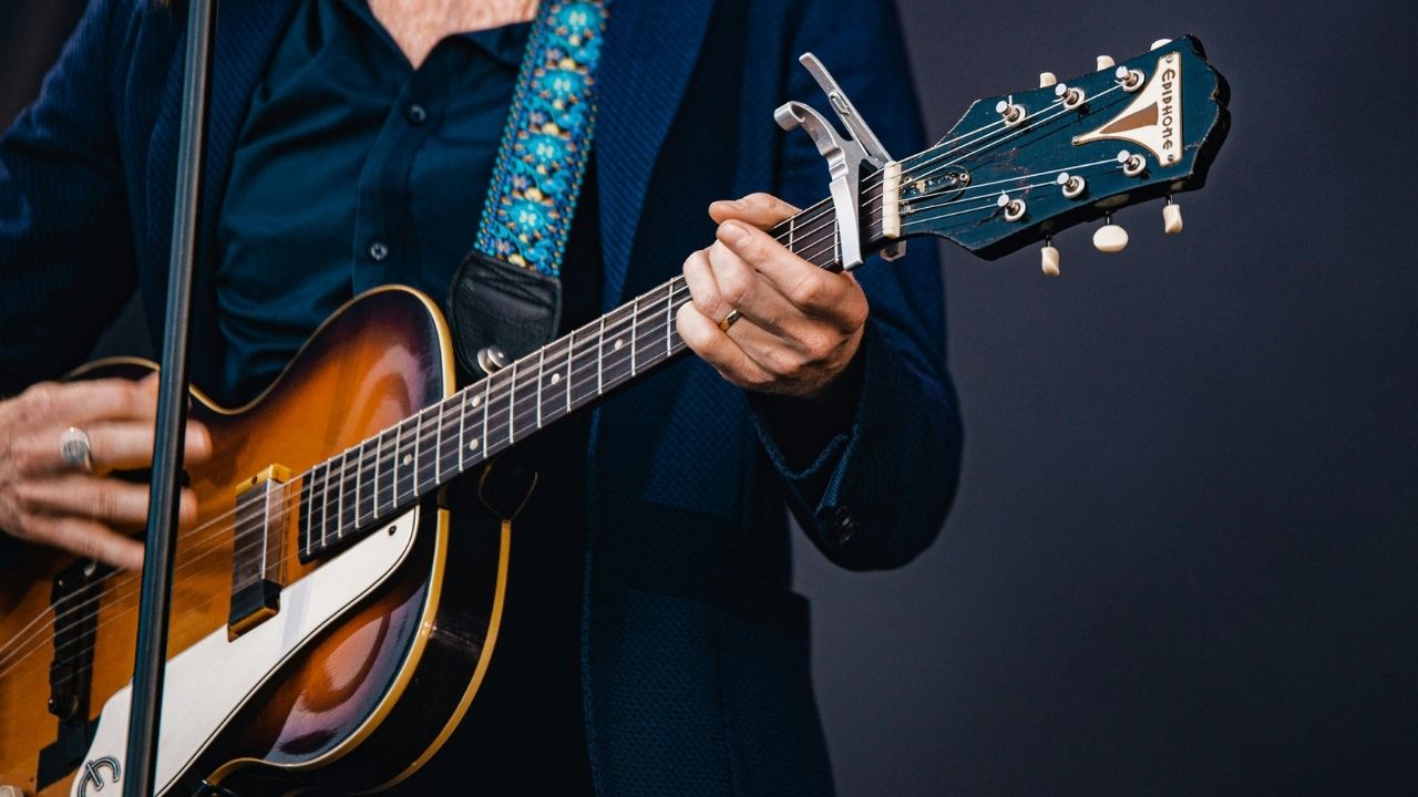 Gitar Askısı Nasıl Seçilir ve Doğru Ayarlanır?