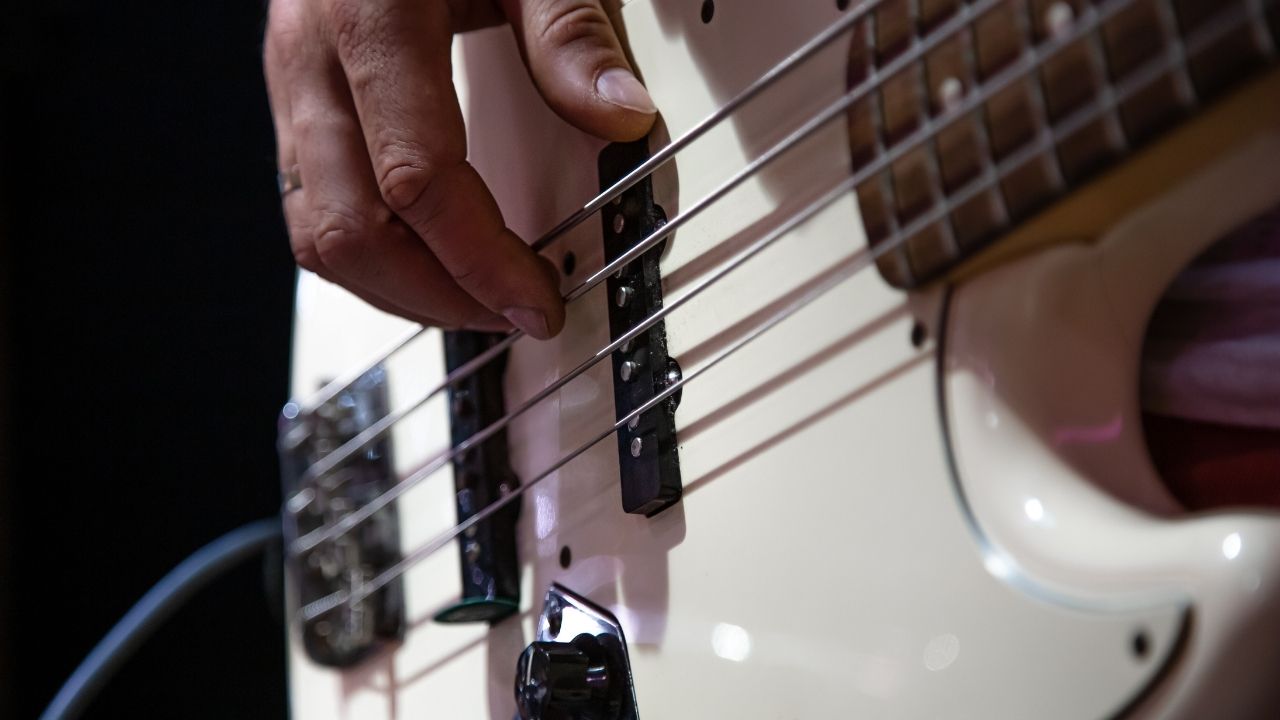 Gitar Teli Kalınlığı Ses Kalitesini Nasıl Etkiler?