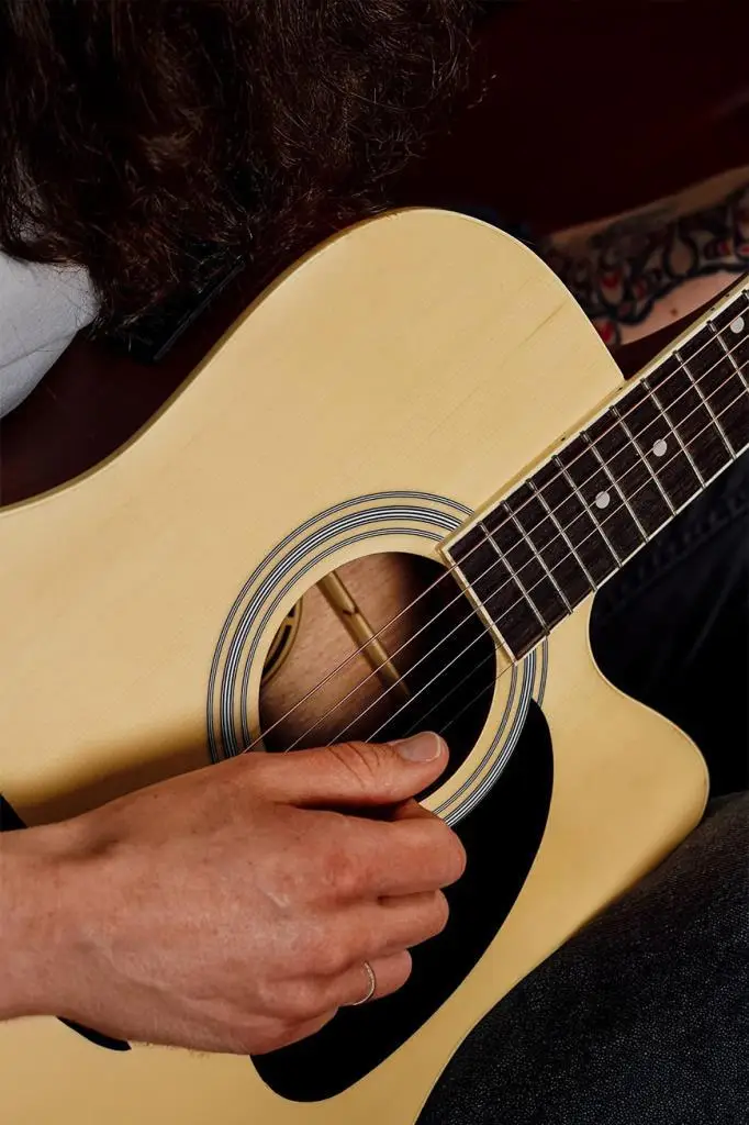 Maxword MCG-750NT Yüksek Kaliteli Ağaç Ekolayzerli Elektro Akustik Gitar Full Set