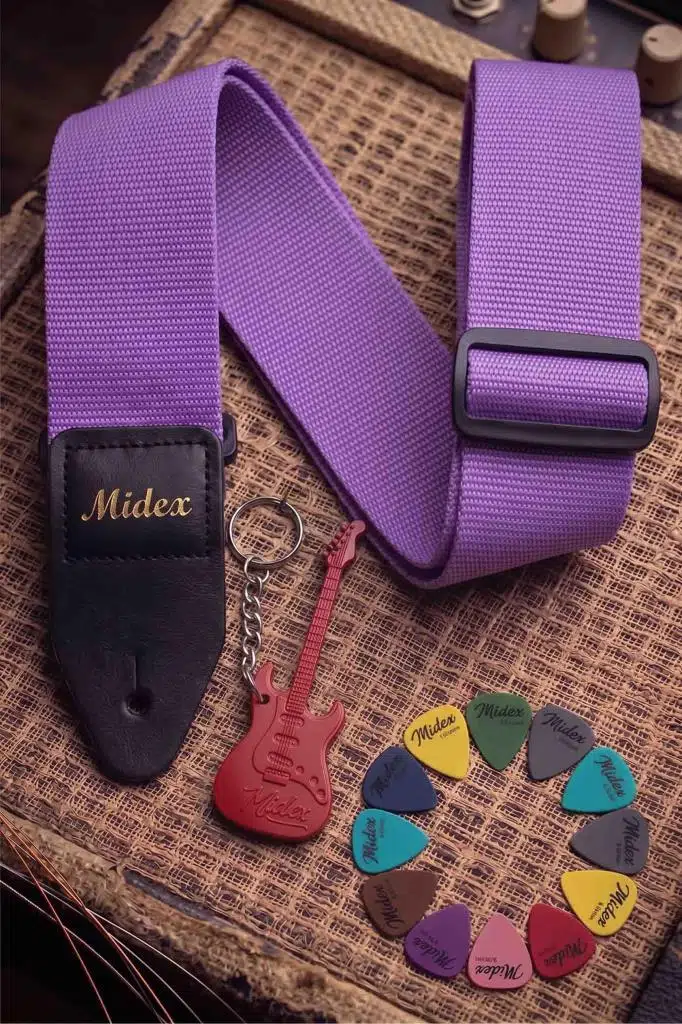 https://www.yonkamuzikmarket.com/midex-asm-26pu-gitar-omuz-askisi-lila-renk-89-155cm-pena-hediye