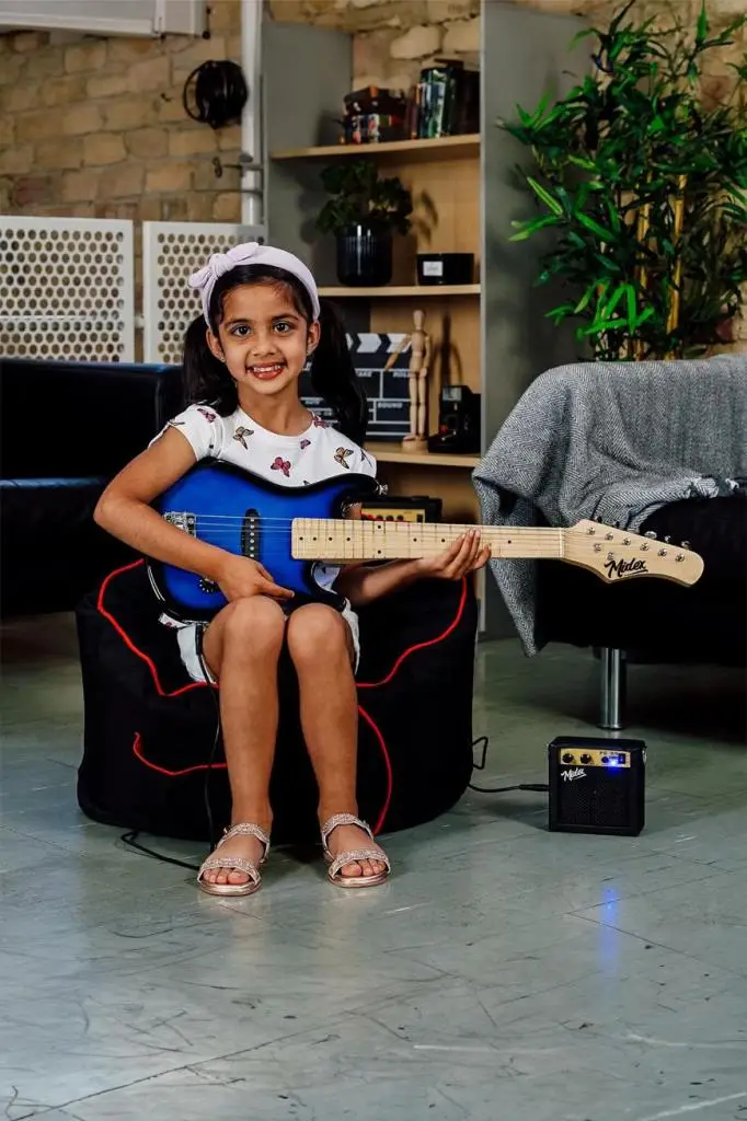 Midex CEG-30BL 4-6 Yaş Çocuklar İçin Amfili Full 1/4 30 İnç Elektro Gitar Seti Blue Black