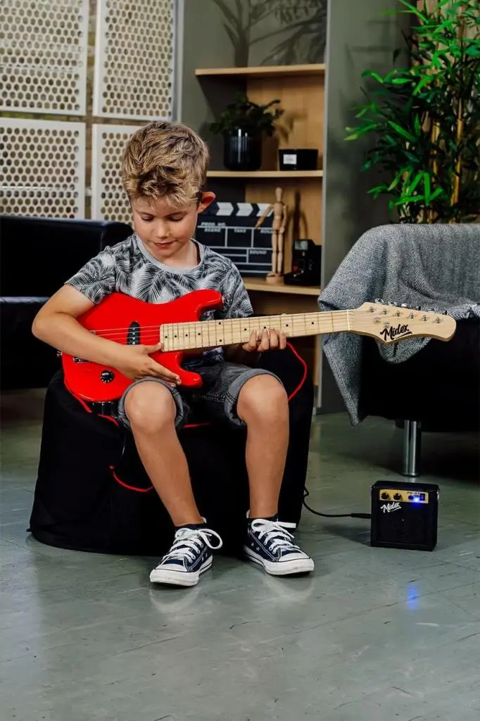 Midex CEG-30RD 4-6 Yaş Çocuklar İçin Amfili Full 1/4 30 İnç Elektro Gitar Seti RED