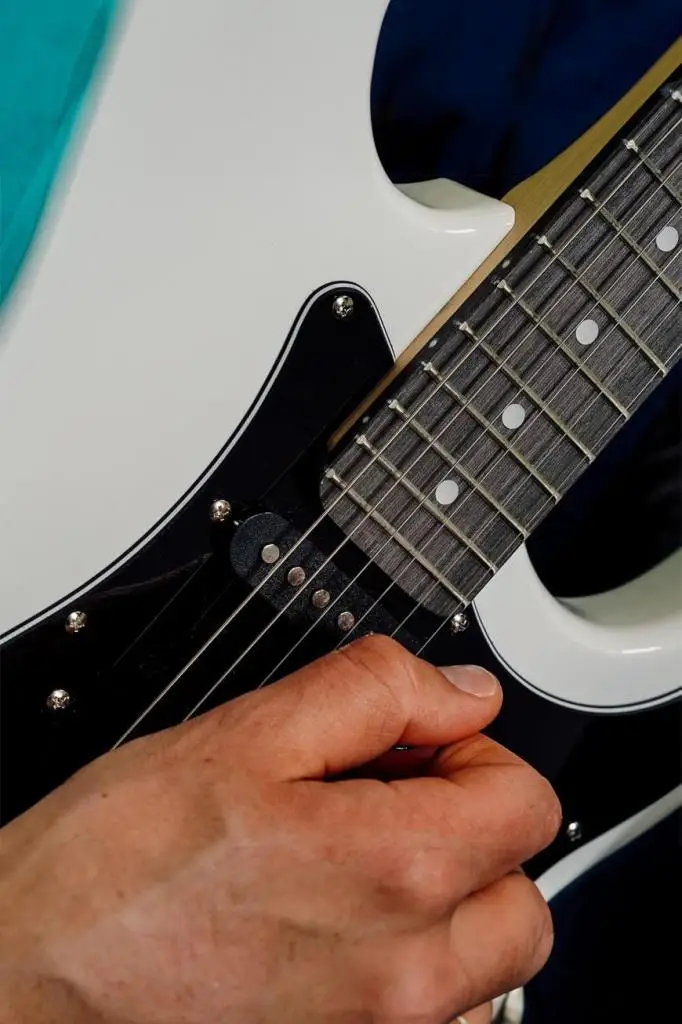 Midex CEG-36WH 8-12 Yaş Çocuklar İçin Amfili Full 3/4 36 İnç Elektro Gitar Seti White