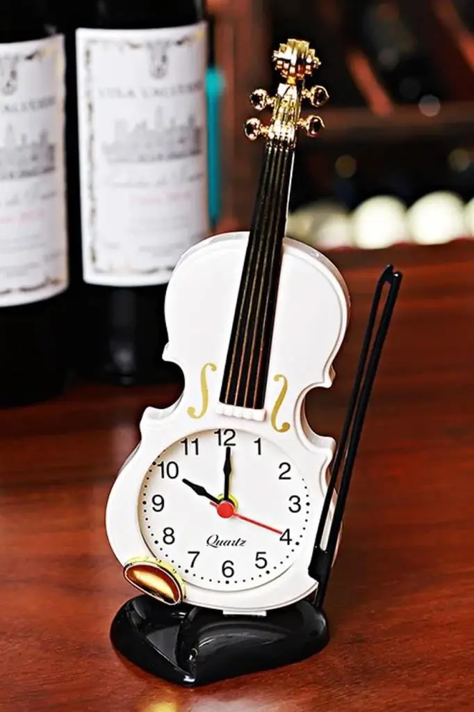 https://www.yonkamuzikmarket.com/rennes-rgv-b44yn-keman-gorunumlu-dekoratif-masa-saati-beyaz-25x12cm