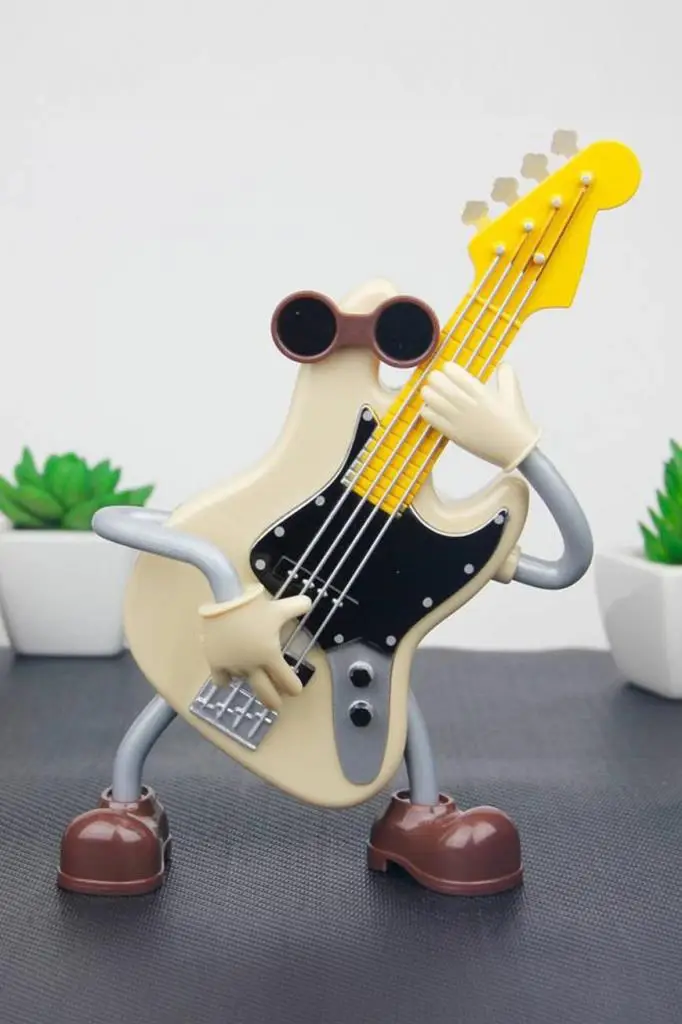 https://www.yonkamuzikmarket.com/rennes-rgv-c64yn-elektro-gitar-tasarimli-dans-eden-masa-susu-hediyelik-esya-biblo-21x9cm