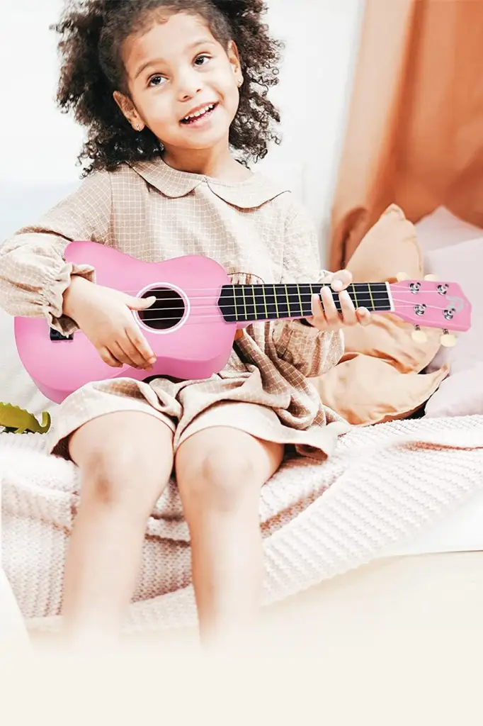 Rennes UR-21PK Pembe Soprano Ukulele (Çanta Askı Pena Metod)