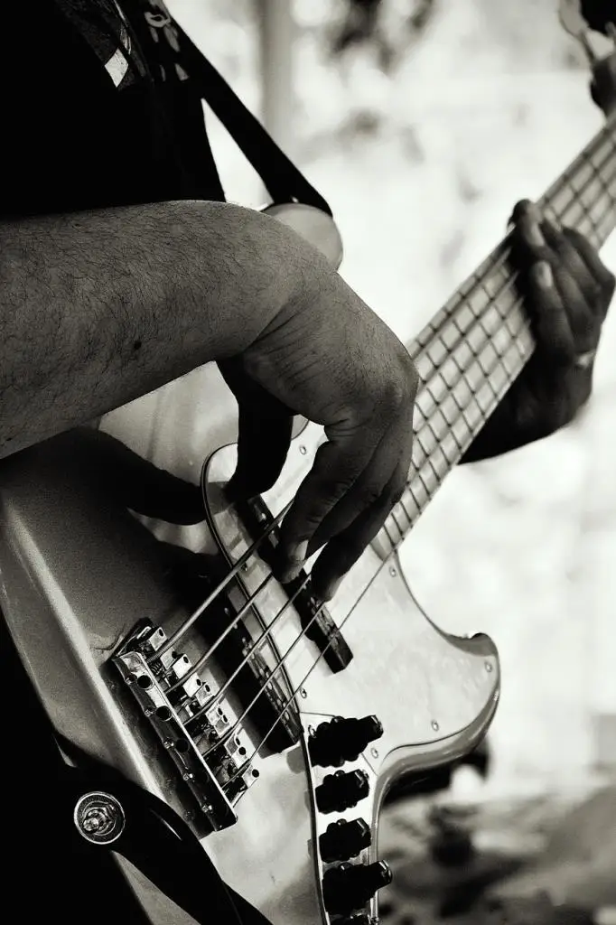 https://www.yonkamuzikmarket.com/yonka-akademi-online-bas-gitar-dersi-4-ders-1-kur